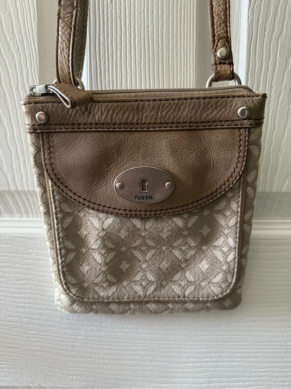 Fossil Key-Per Crossbody Purse Handbag Canvas Leather Bag Neutral Colors